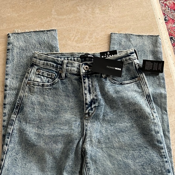 FASHION NOVA Size 5, Open Hem Jeans. NWT - Picture 1 of 2